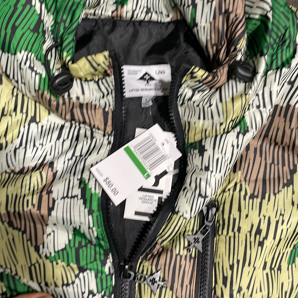 Brand new with tags LRG lightly insulated puffy jacket. Multiple sizes available - Picture 4 of 7